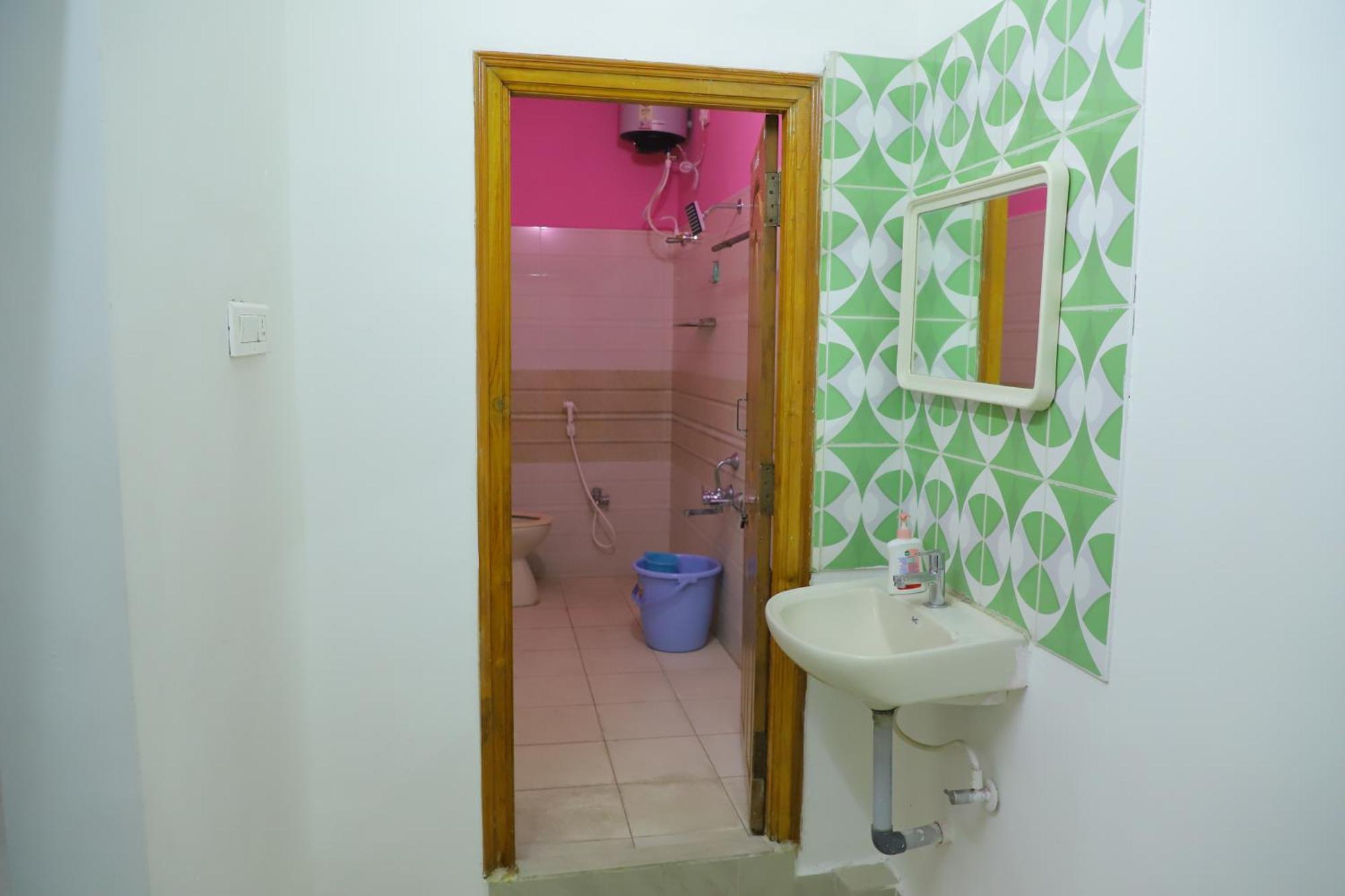 Nanda Mohan Homestay- Luxuries Ac Apartment Close To Alipiri Foothills-Kapila Teertham And Iskcon Temple تيروباتي المظهر الخارجي الصورة