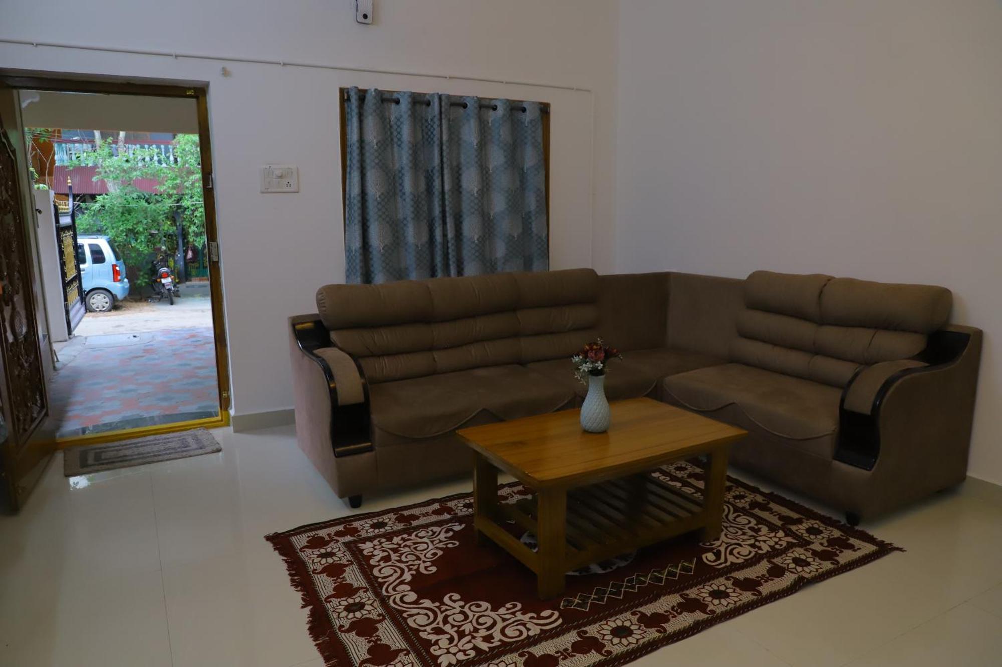 Nanda Mohan Homestay- Luxuries Ac Apartment Close To Alipiri Foothills-Kapila Teertham And Iskcon Temple تيروباتي المظهر الخارجي الصورة