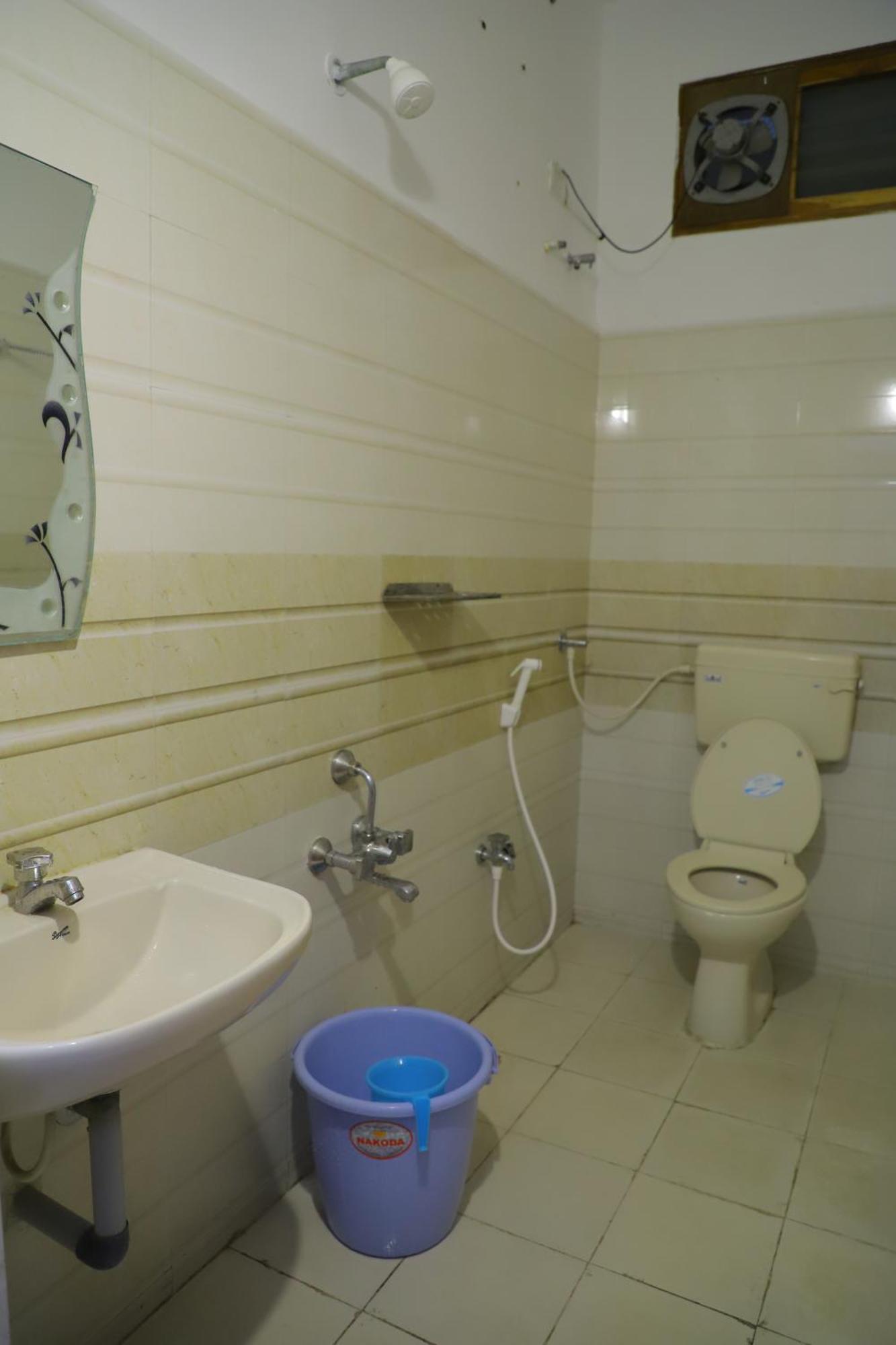 Nanda Mohan Homestay- Luxuries Ac Apartment Close To Alipiri Foothills-Kapila Teertham And Iskcon Temple تيروباتي المظهر الخارجي الصورة