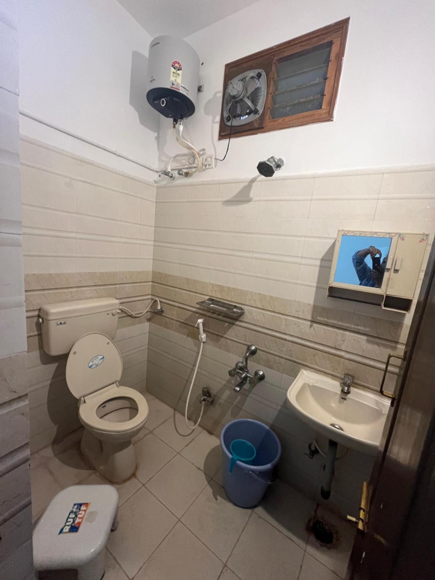 Nanda Mohan Homestay- Luxuries Ac Apartment Close To Alipiri Foothills-Kapila Teertham And Iskcon Temple تيروباتي المظهر الخارجي الصورة