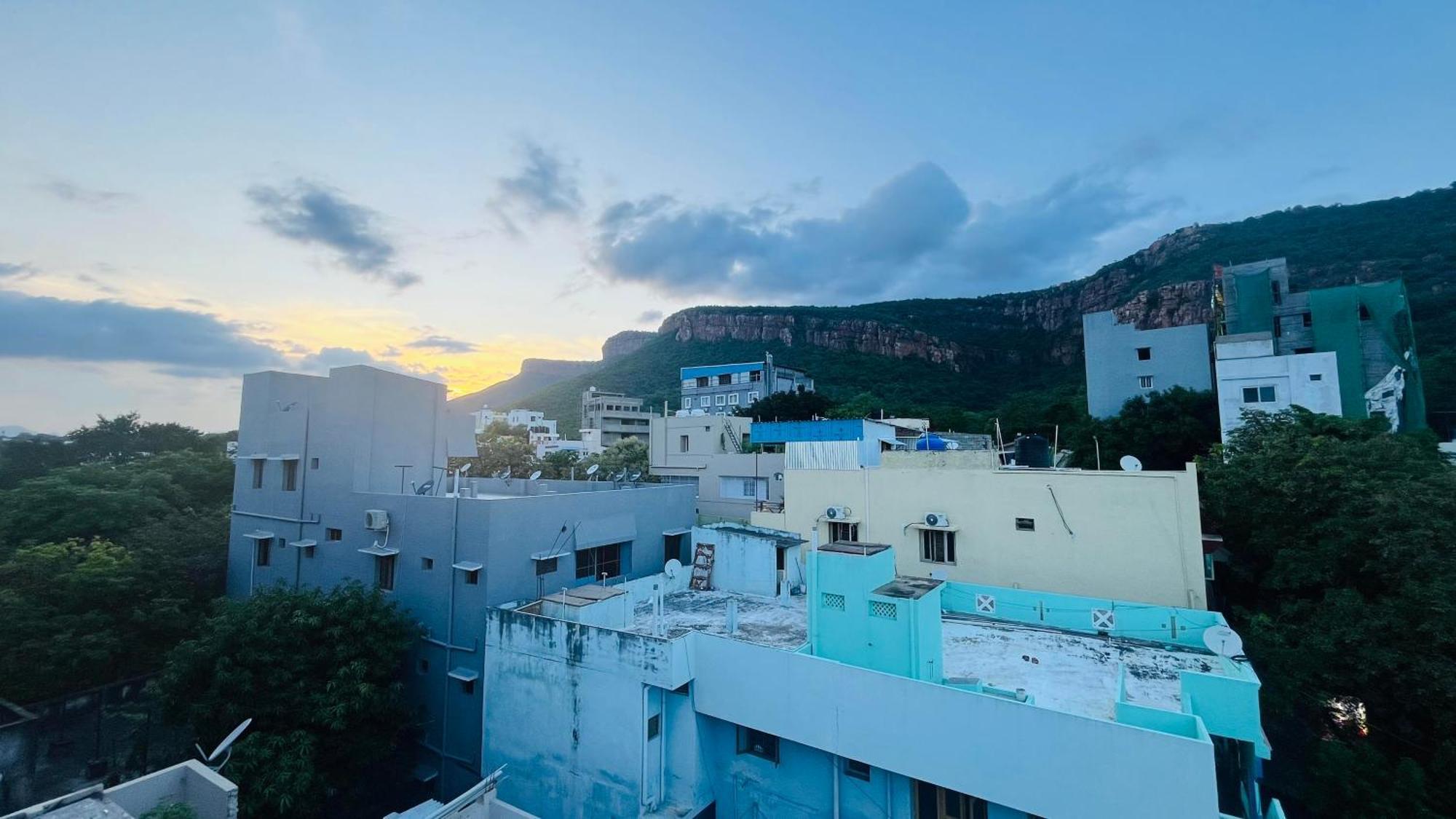 Nanda Mohan Homestay- Luxuries Ac Apartment Close To Alipiri Foothills-Kapila Teertham And Iskcon Temple تيروباتي المظهر الخارجي الصورة
