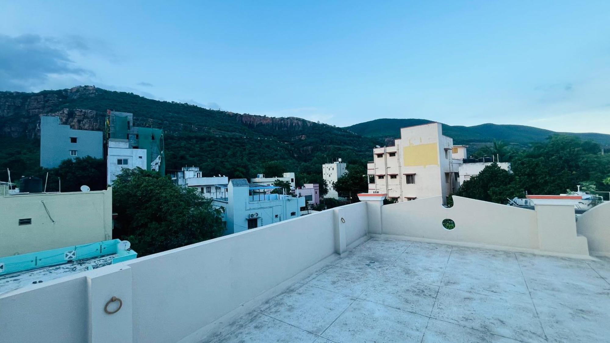 Nanda Mohan Homestay- Luxuries Ac Apartment Close To Alipiri Foothills-Kapila Teertham And Iskcon Temple تيروباتي المظهر الخارجي الصورة