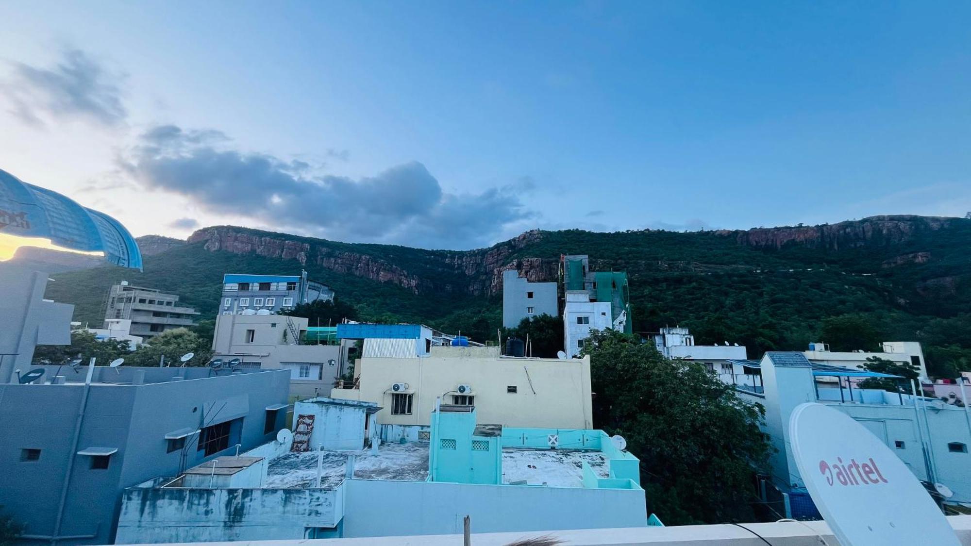 Nanda Mohan Homestay- Luxuries Ac Apartment Close To Alipiri Foothills-Kapila Teertham And Iskcon Temple تيروباتي المظهر الخارجي الصورة